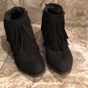 Black fringe booties size 8.5 🖤